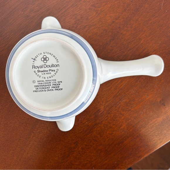 Vintage Royal Doulton Lambeth Stoneware "Shadow Play" Gravy Boat England - Picture 5 of 7